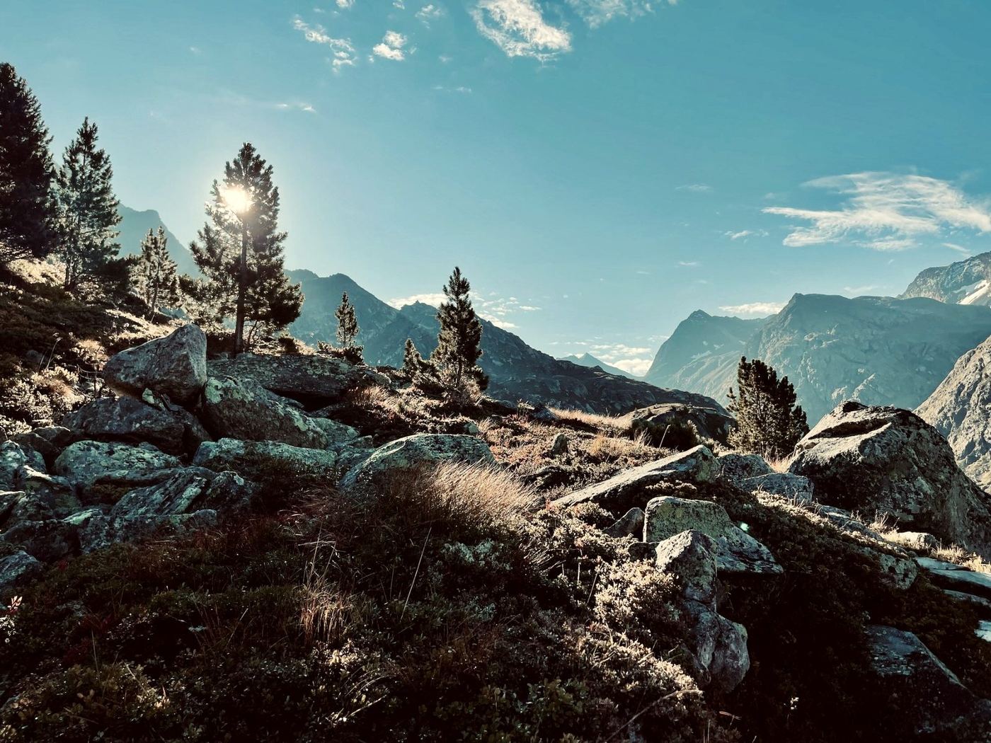 Bergpanorama Tirol – KI-Leistungen für Hotels von anfang.team